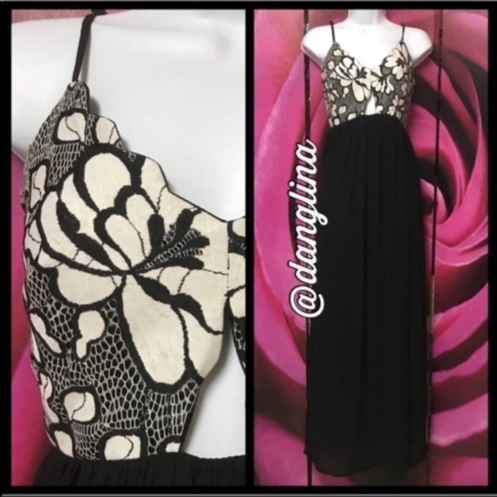 ❣️Sale was $75 down sizing❣️ Black and white maxi dress
